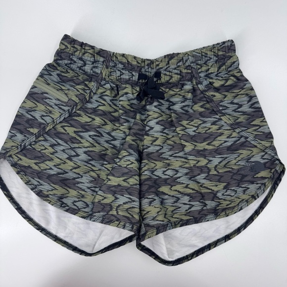 The North Face Women’s running / Workout Shorts Size XS - Picture 2 of 8